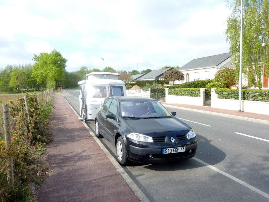 A Sucé-sur-Erdre, garés dans une rue tranquille!