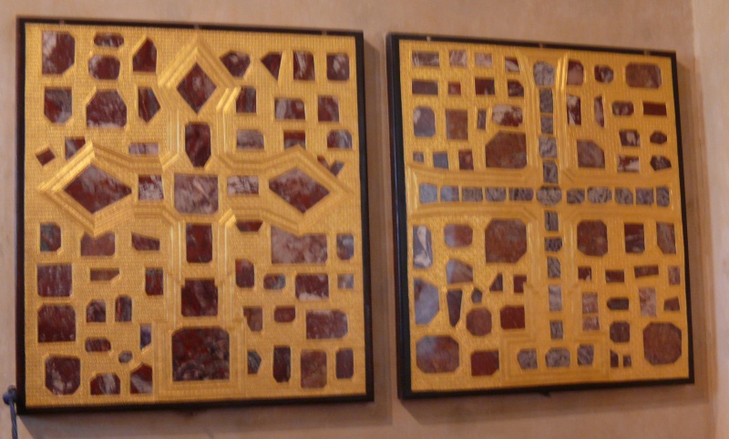 18 Panneaux de stuc doré incrustés de pierres précieuses .JPG