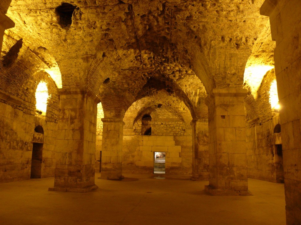 Split - Palais de Dioclétien  (le sous-sol)_2.JPG