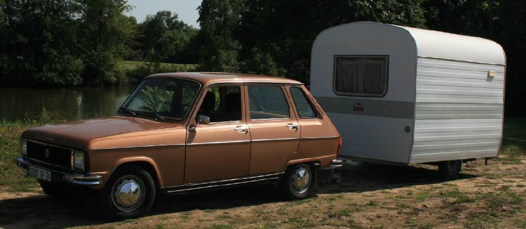 Aglaé, ma vieille RENAULT 6 TL avec une DIGUE. Particularité : la porte d'acces est à l'arrière