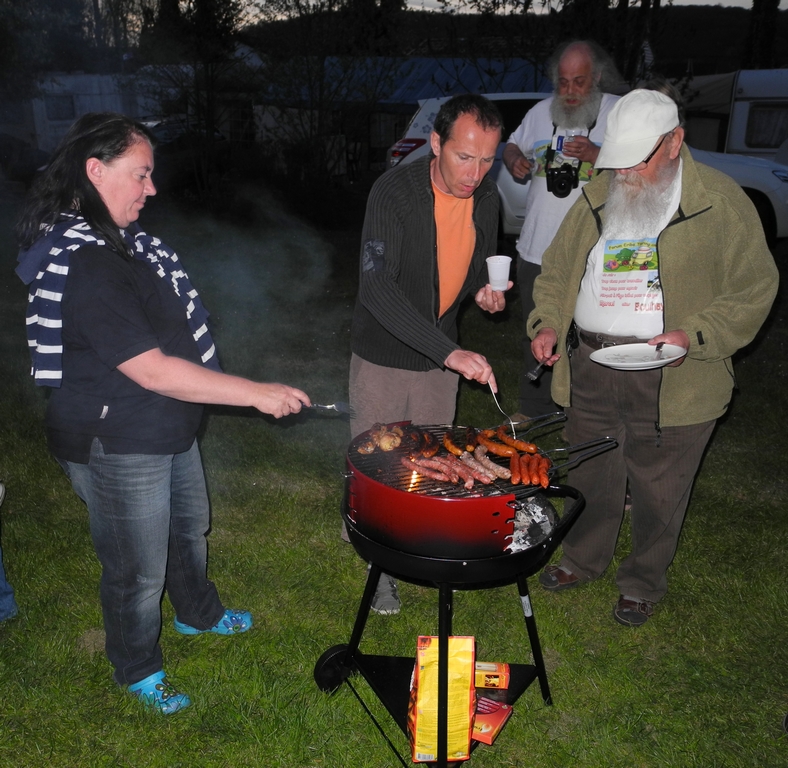 Soirée Barbecue, il fait encore bon,chacun aura sa part.