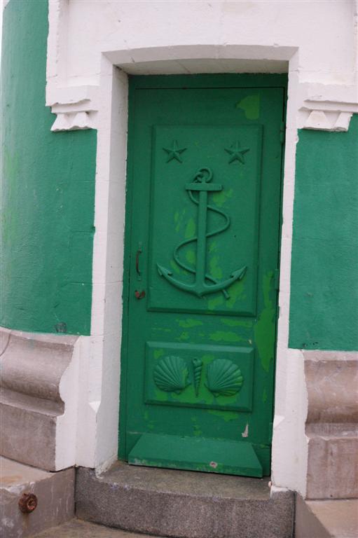 balise à l'entrée du port