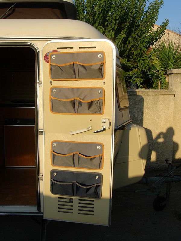 porte et pochettes de rangement.jpg