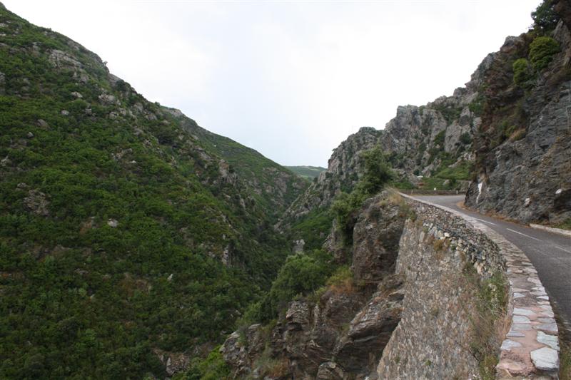 Sur la D62, entre Biguglia et le Col de San Stefano dans le Défilé de Lancone, étroit mais assez large pour nos caravanes