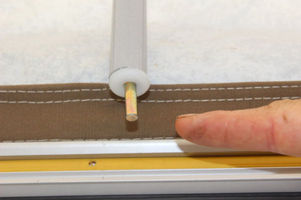 là jai mis une piece percée pour recevoir le mat et c est nikel sa rigidifie le tout