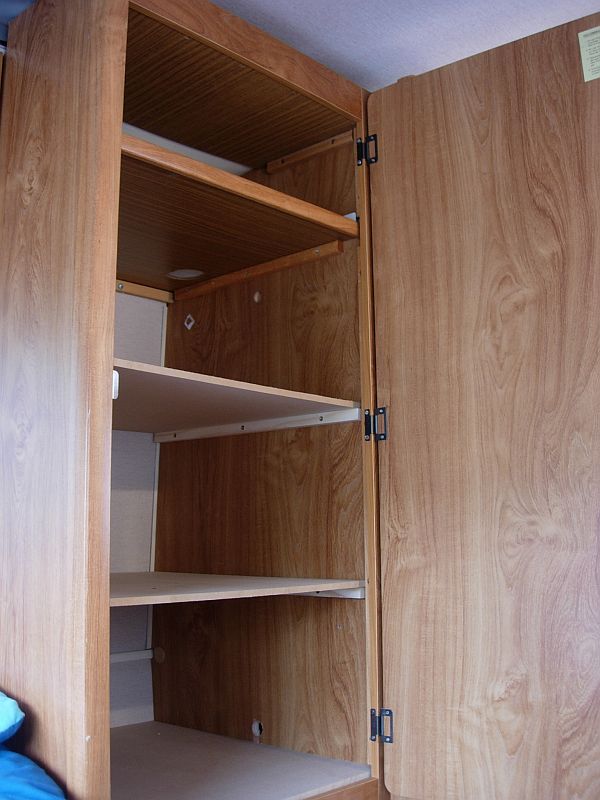 Etageres en remplacement penderie