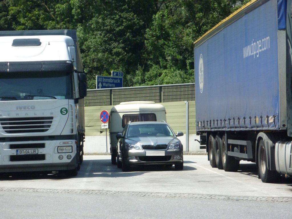 6 on est petit sur la route.JPG