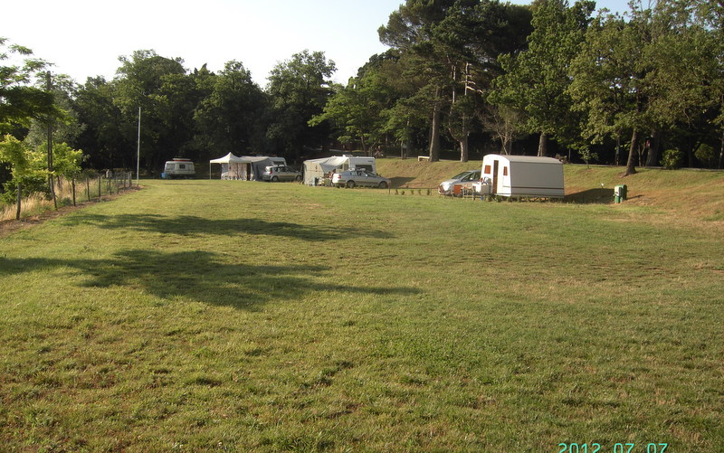 Camping Le Cathare Emplacements 2.jpg