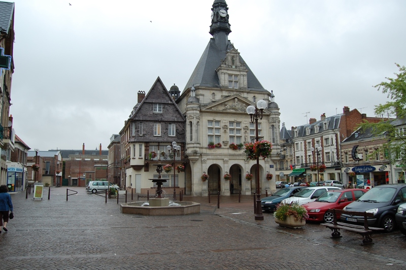 fontaine sur la place de peronne