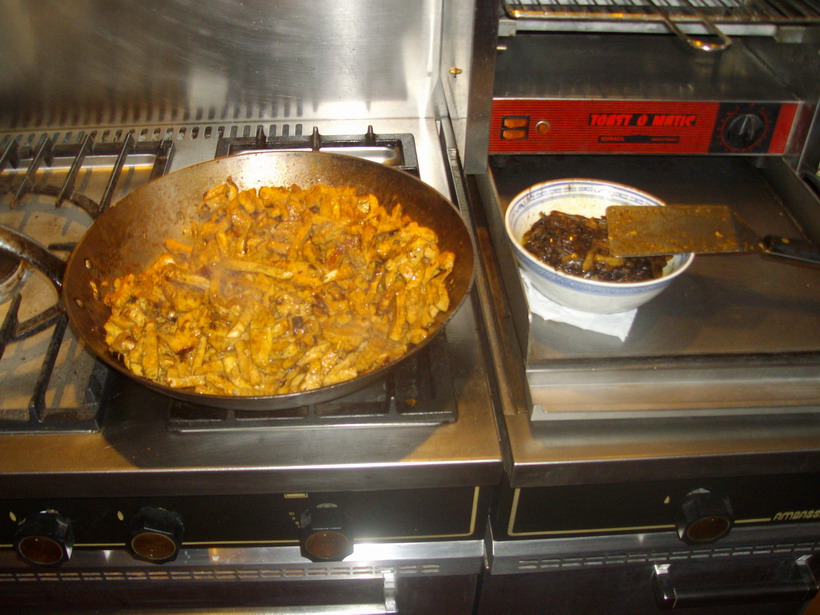 heuresement il ya a la bouffe !.jpg