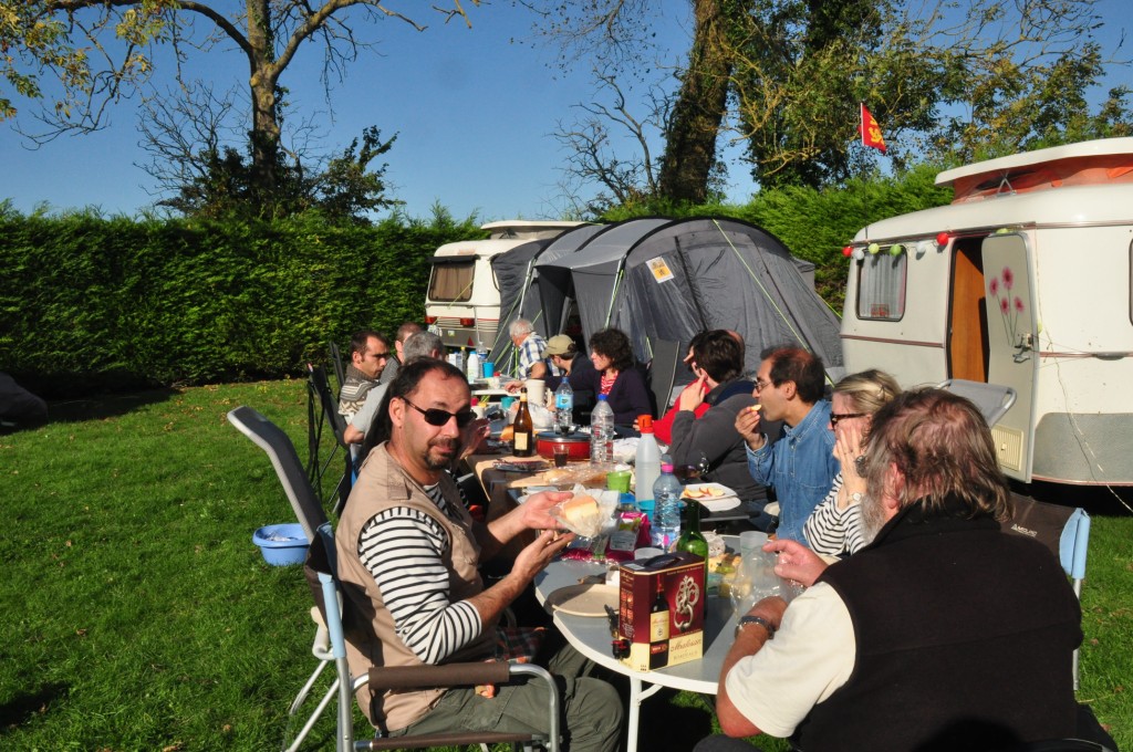 La météo étant bienveillante, on se retrouve  autour d'une table
