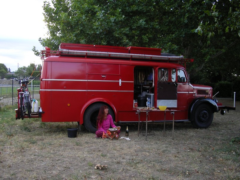 Camion de pompier en retraite...c'est l'heure de prendre des forces