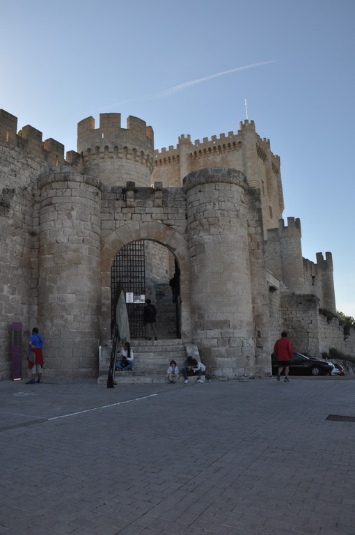 La seule entrée, défendue par 2 tours