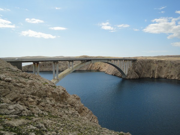 pont reliant a l'ile de pag