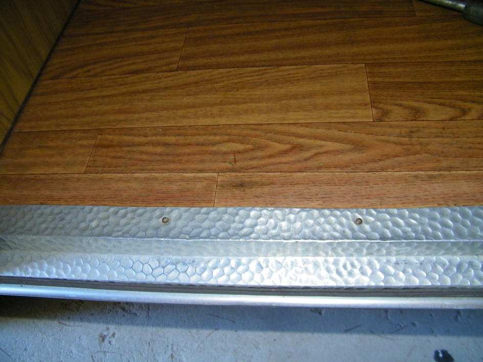 Sol intérieur sous porte