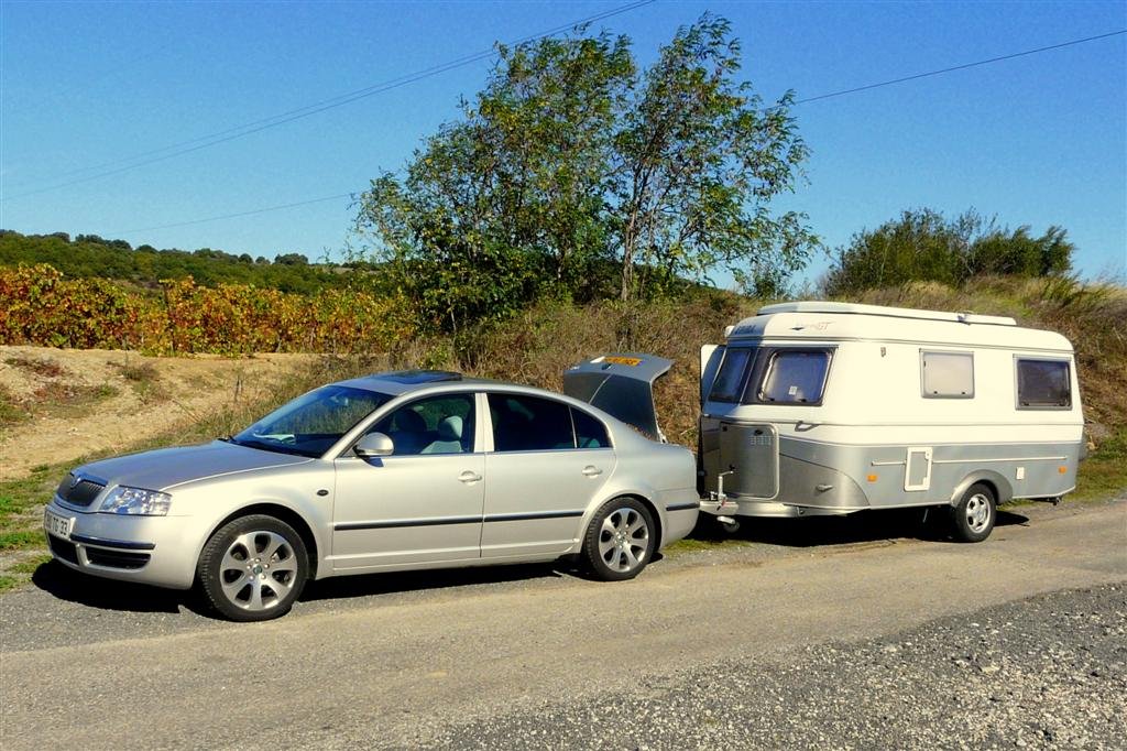 voiture+caravane 2 (Large).JPG