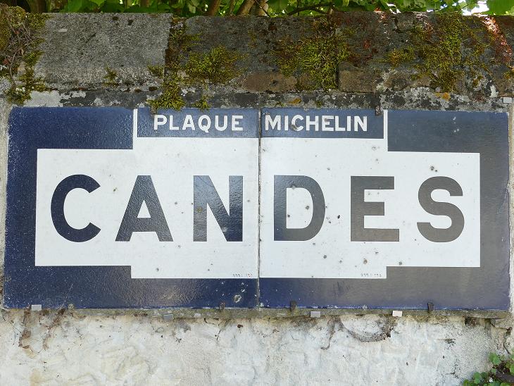 un ancien panneau michelin