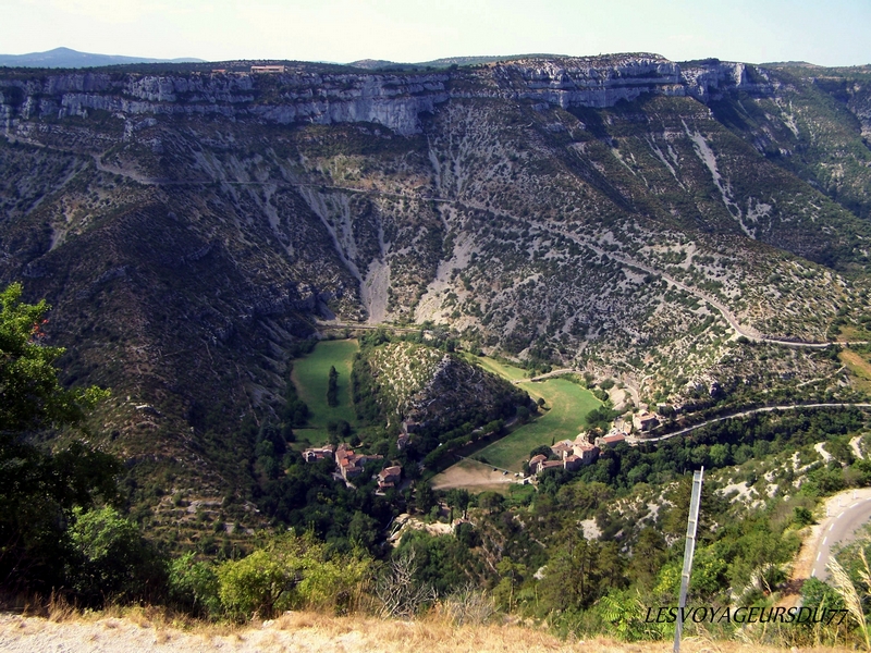 cirque grandiose au cœur des gorges de la Vis qui séparent le causse du Larzac du Causse de Blandas