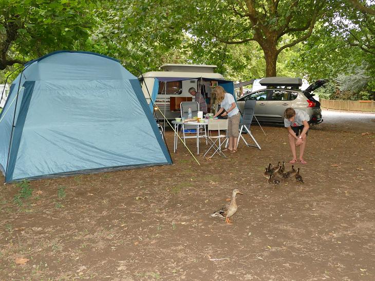 tout le monde à table