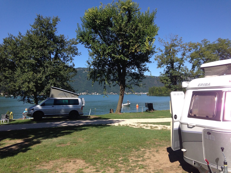 Jolis emplacements en bordure de lac