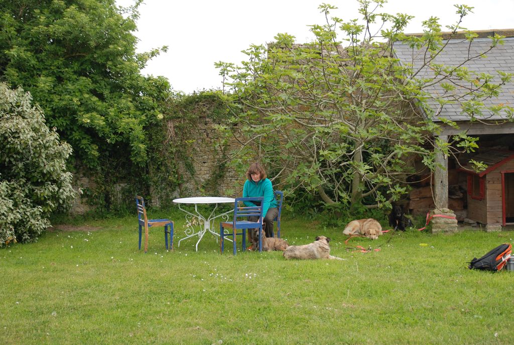 En visite chez des connaissances, nous profitons d'instant privilégié tranquillement dans un jardin protégé