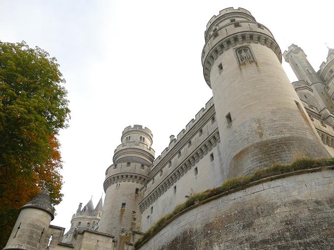 chateau de pierrefonds, belle visite avec une expo de vêtements de théatre.