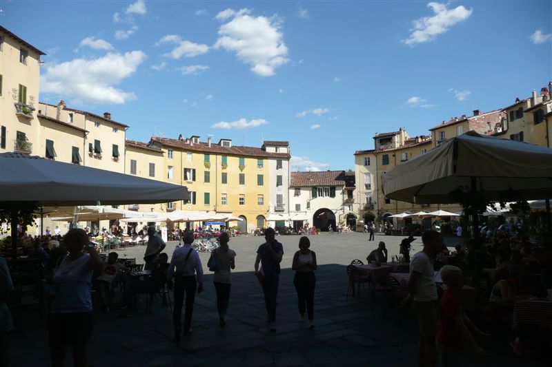 Lucca "Piazza dell' Anfiteatro"