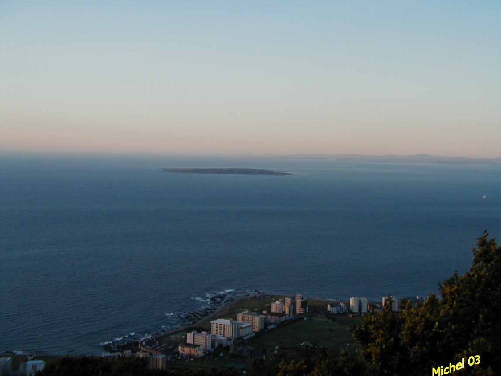vue sur Captown depuis Sigal Hill, au loin Robben Island où Nelson Mandela a été emprisonné pendant 28 ans
