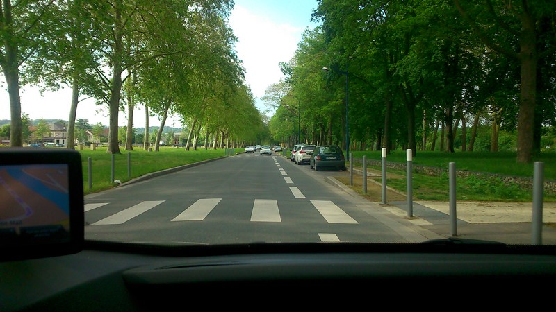 il vous reste environ 800 mètres et vous êtes arrivés. C'est toujours tout droit.