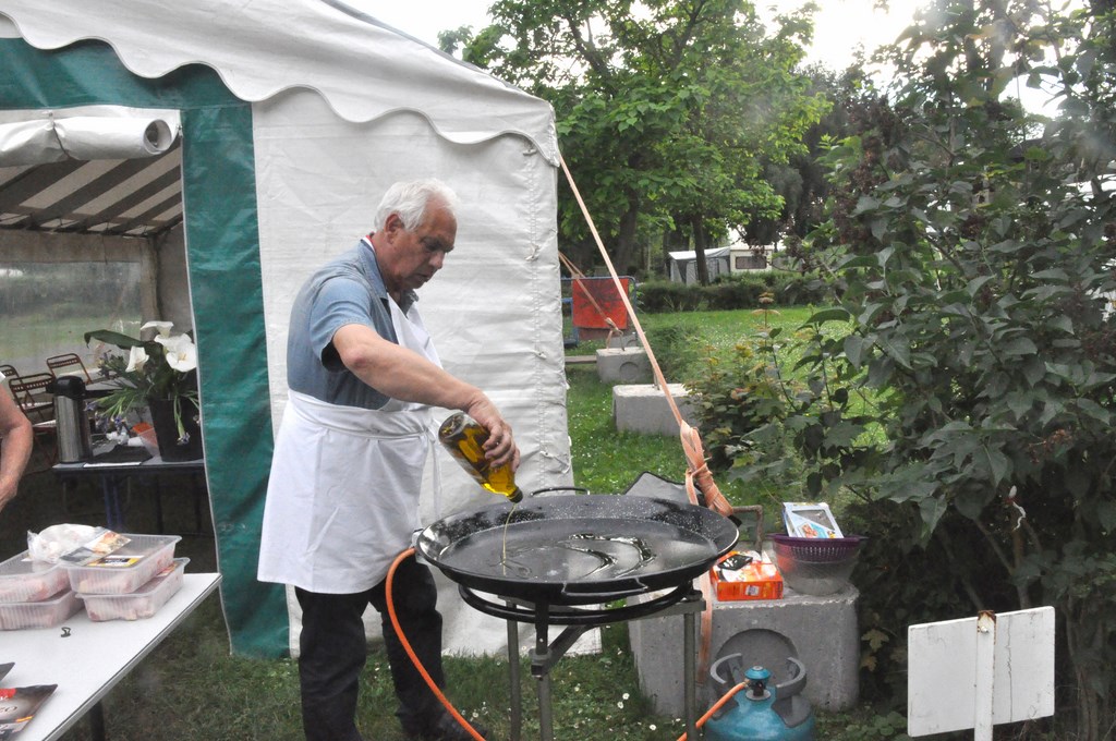 La poêle est généreusement huilée