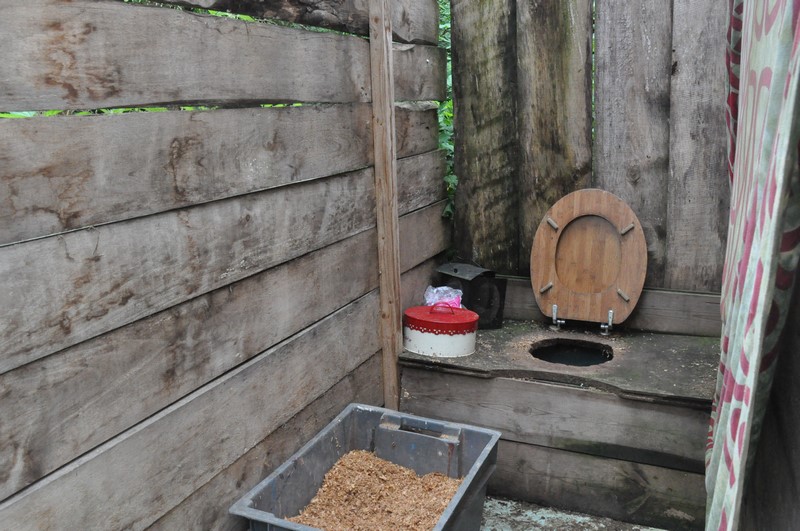 Les toilettes du camping ! !<br />Mais non c'est en balade sur muret et crouttes !