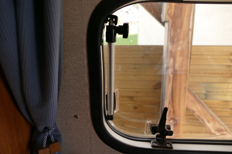 compas fenetre cuisine.JPG