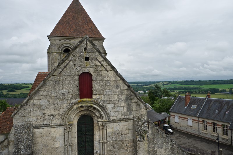 Cette fameuse petite porte en face du rempart du Château ! Une interrogation ! !