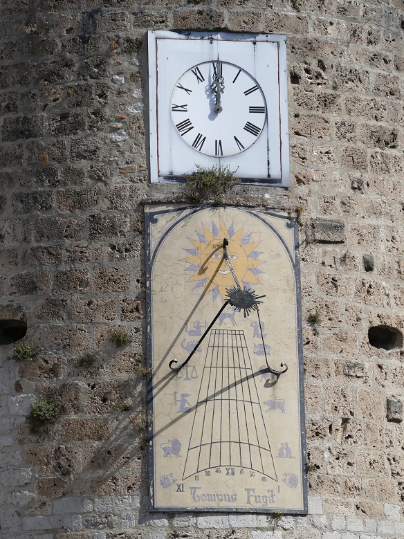 Anduze : encore un truc solaire , souvenir de soissons .