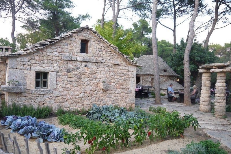village ethnique dalmatien camping Sibénik.jpg