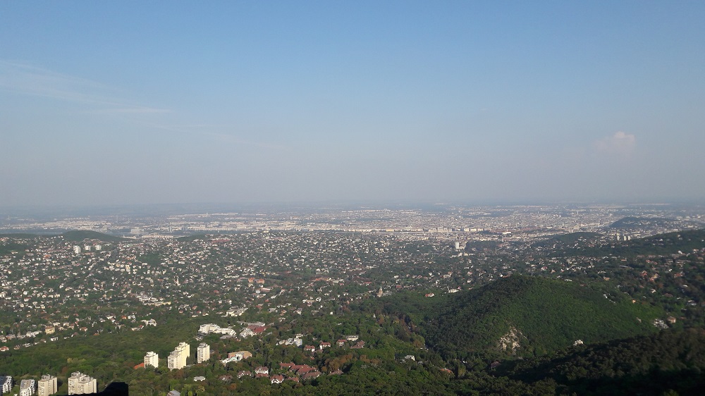 un telesiege au pied du camping qui nous emméne sur le mont Janos. avec vue imprenable sur budapest
