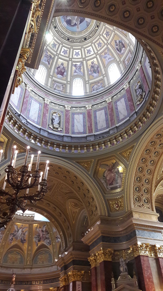La Basilique Saint-Étienne de Pest ou église paroissiale de Lipótváros est la plus grande église catholique de Budapest,