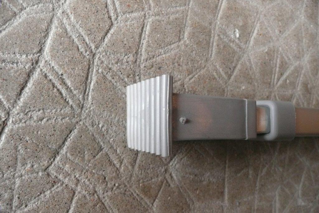 l'autre extrémité que j'ai retaillée pour rentrer dans l'avant du boîtier (coffre)