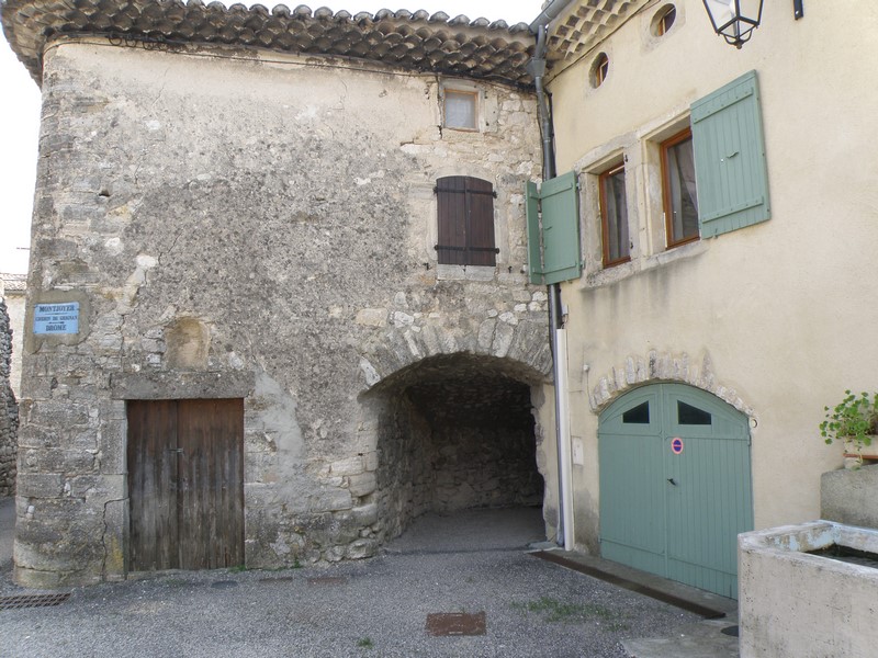 Le passage sous les maisons