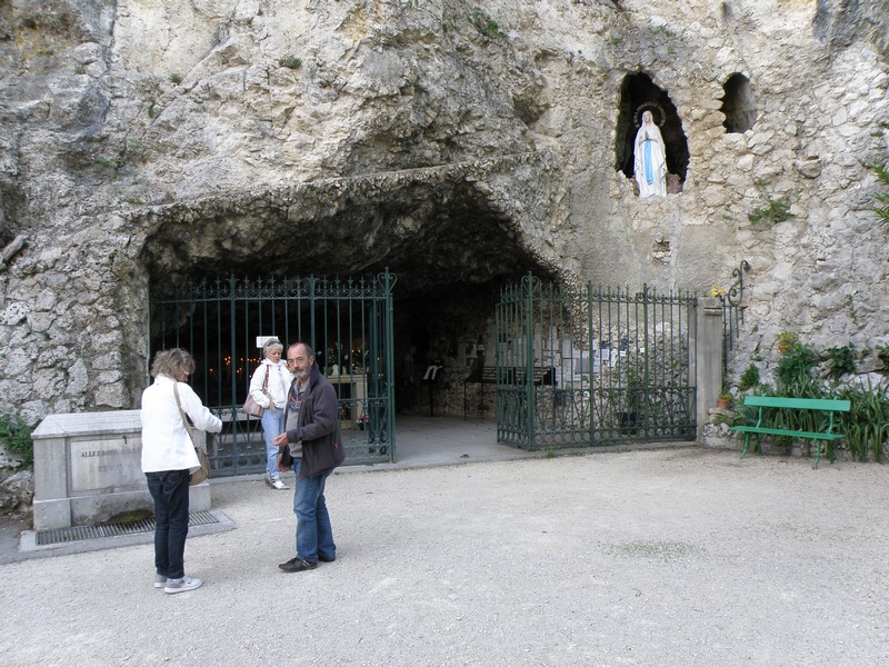 Non non ! ! C'est l'Abbaye de Aiguebelle ! !<br />A coté de Grignan !