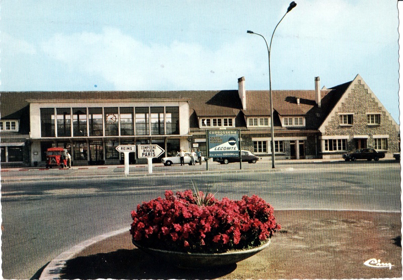 Un type H devant la gare de Soissons. En quelle année ?