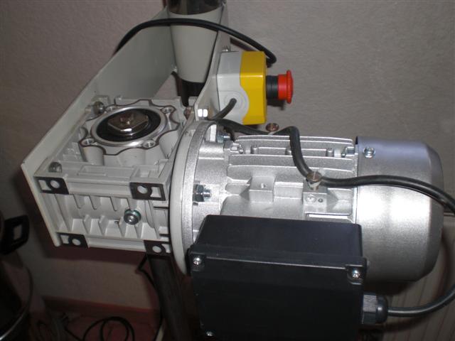 mon moteur pour brasser le miel.JPG