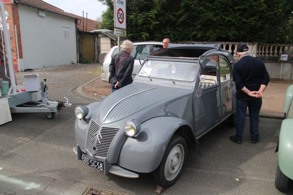 La même 2 cv que Nina avait il y a ........