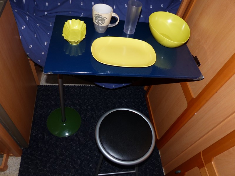 la dinette amovible très utile par mauvaise météo (30s pour monter ou démonter )