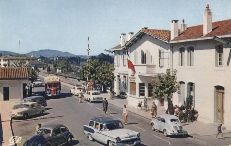 Hendaye Studebaker President Broadmoor 1957.jpg