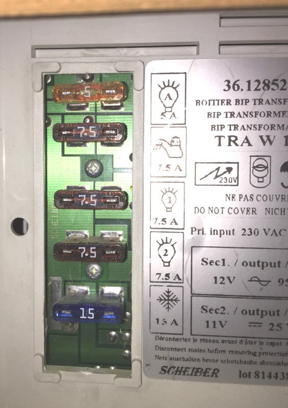 bloc electrique fusibles.JPG