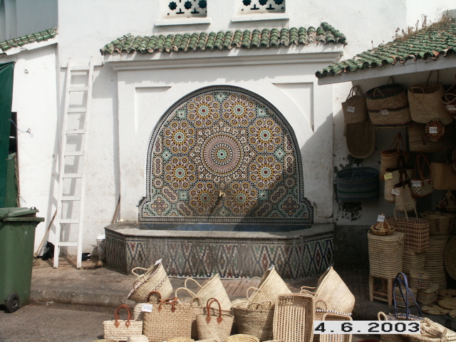 fontaine marché.JPG