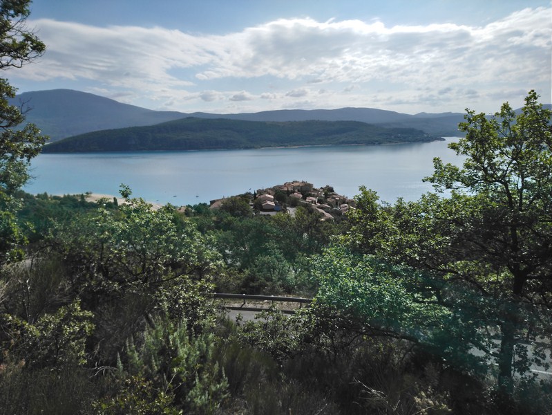 village  de Sainte Croix du Verdon sur le lac du même nom