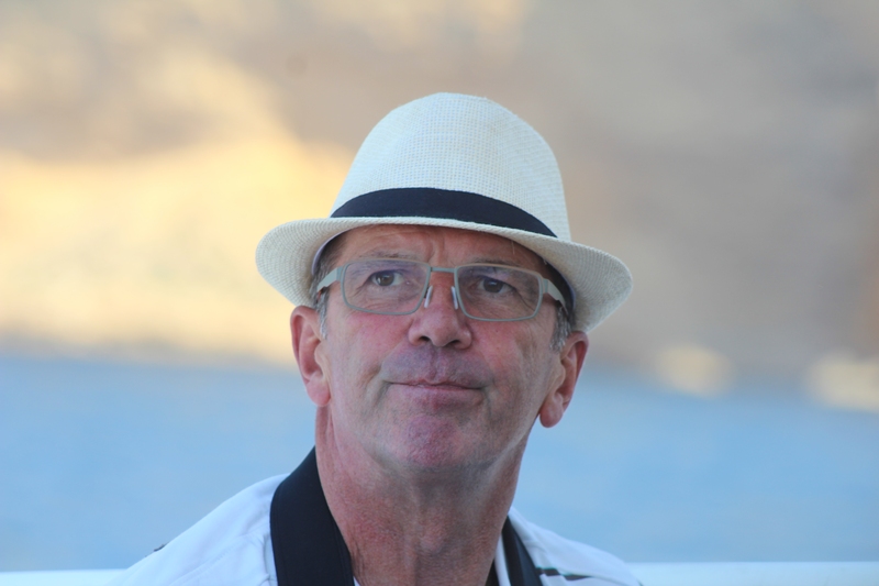 Un rêveur sur le bateau.