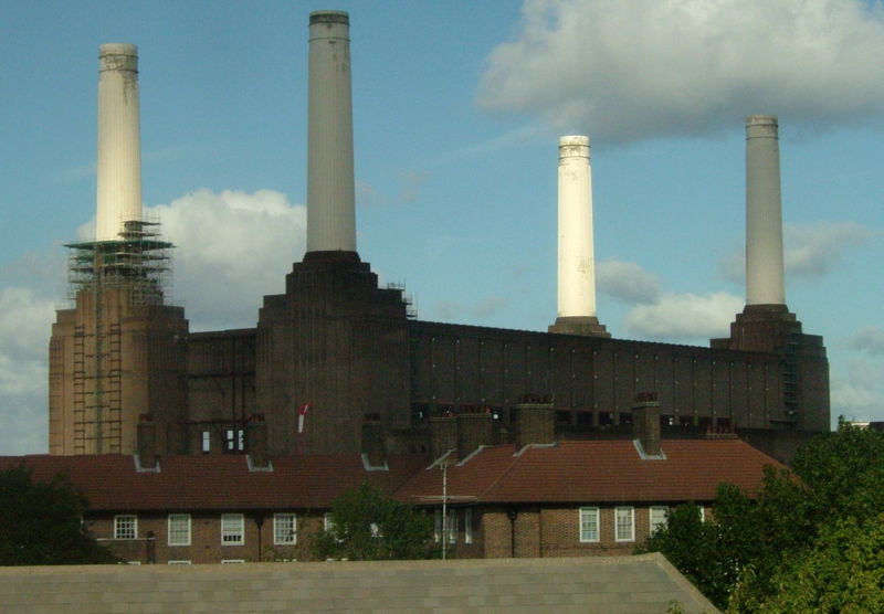 800px-Battersea_Power_Station[1].jpg